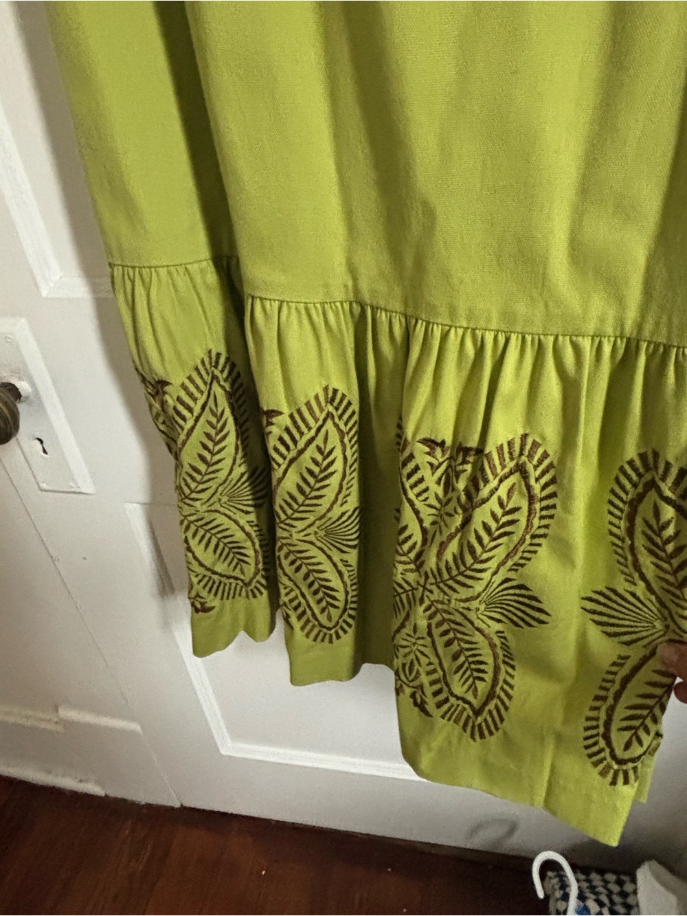 Vintage Oscar Sleeveless Chartreuse Drop-Waist Dress with Leaf Embroidery - Picture 4 of 7